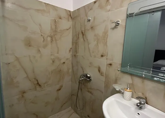 Annas Lägenhet Borsh